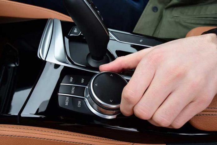 سیستم iDrive چیست