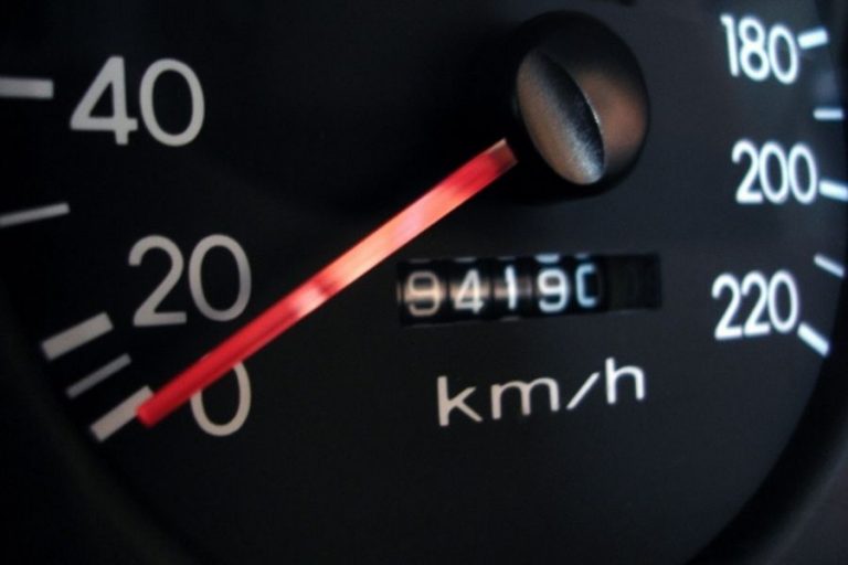کیلومتر شمار دیجیتال و آنالوگ خودرو