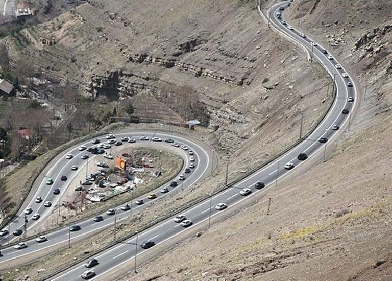 ترک در کوهستان آب اسک خطر فاجعه انسانی و احتمال مسدود شدن جاده هراز