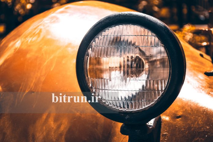 خودرو مدرن با چراغ جلو گرد