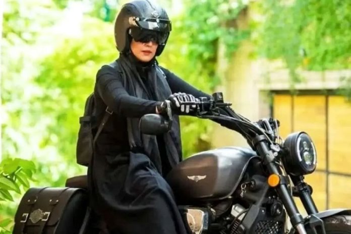 گواهینامه موتورسواری زنان